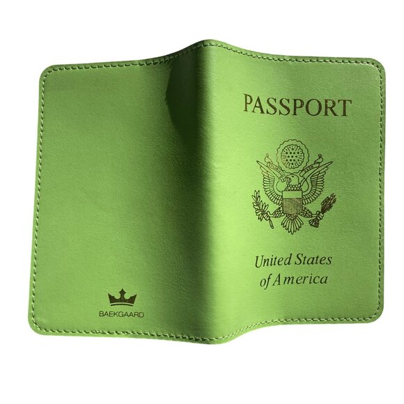 Baekgaard Green Leather Passport Holder Case Cover Gold Print Pink Interior - Picture 5 of 7